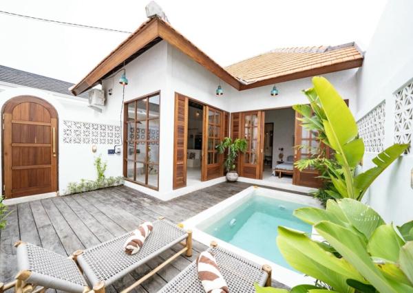 Útulná minimalistická 1-izbová vila na pláži v Kedungu