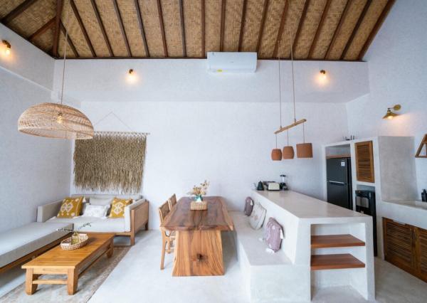 Útulná minimalistická 1-izbová vila na pláži v Kedungu