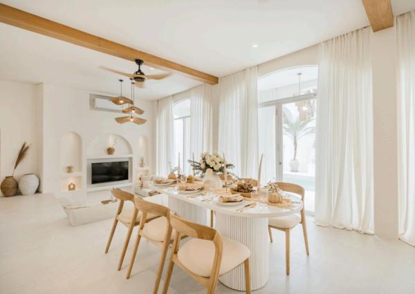 Moderná biela vila s 3 spálňami v centrálnej časti Uluwatu