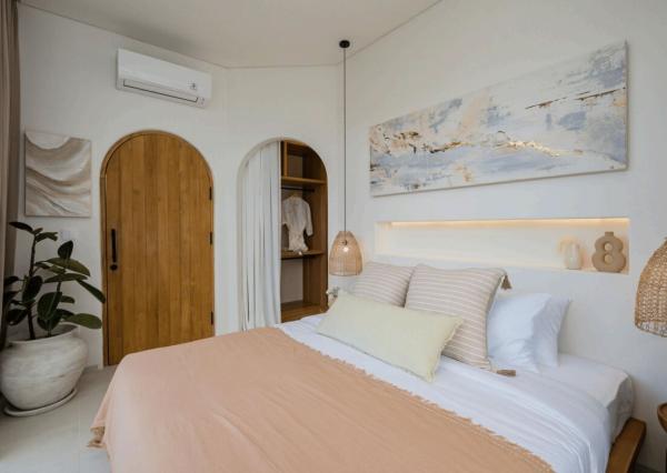 Moderná biela vila s 3 spálňami v centrálnej časti Uluwatu