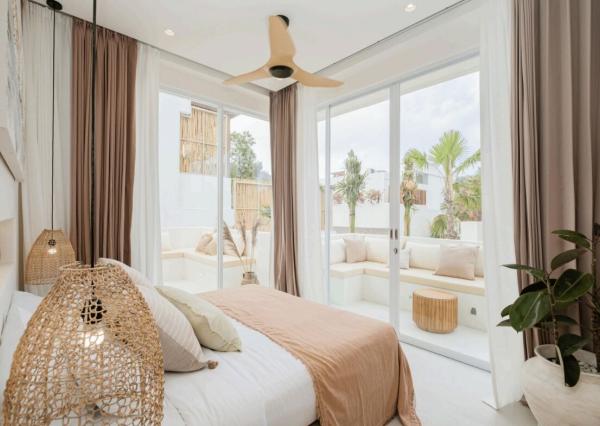 Moderná biela vila s 3 spálňami v centrálnej časti Uluwatu