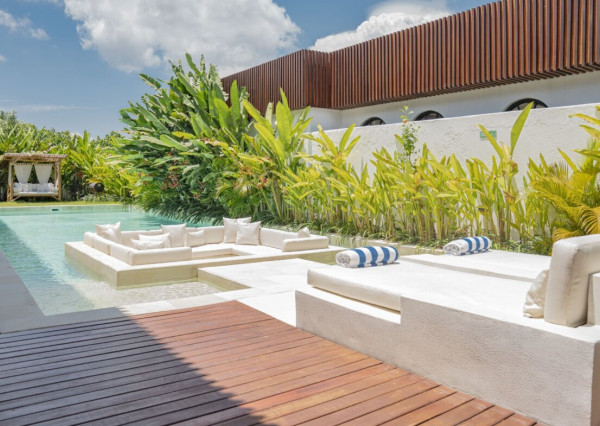 Trojspálňová vila v stredomorskom štýle v kopcoch Jimbaran