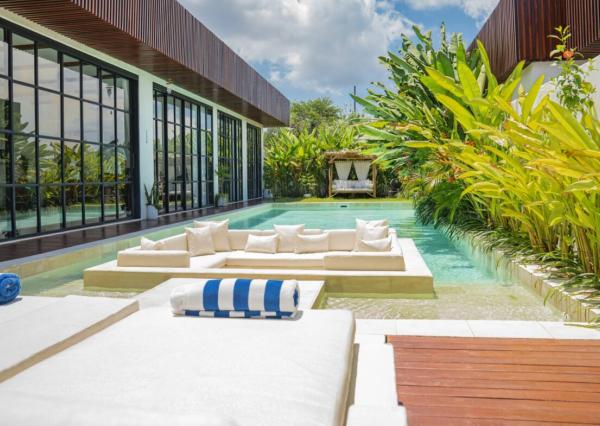 Trojspálňová vila v stredomorskom štýle v kopcoch Jimbaran