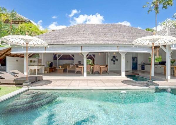 Tradičná balijská vila s tromi spálňami v Berawa