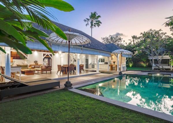 Tradičná balijská vila s tromi spálňami v Berawa