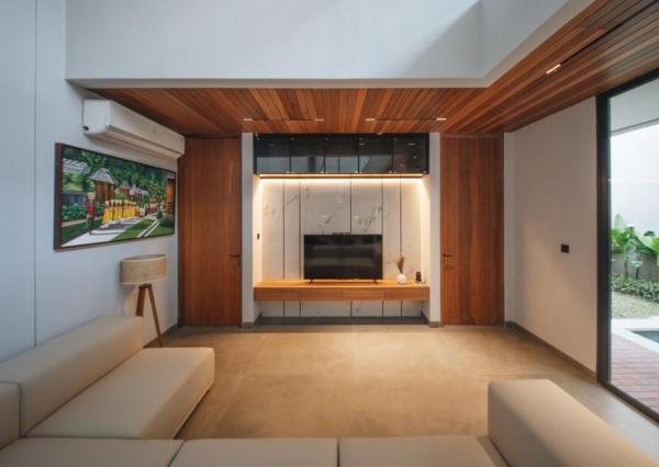 Nová moderná trojspálňová vila so strešnou terasou v Canggu