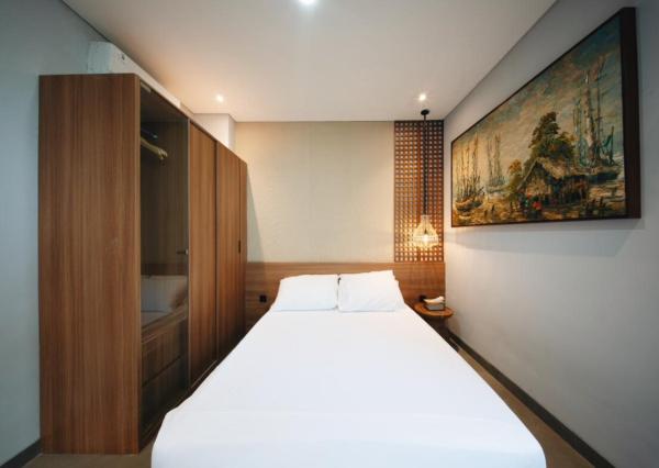 Nová moderná trojspálňová vila so strešnou terasou v Canggu