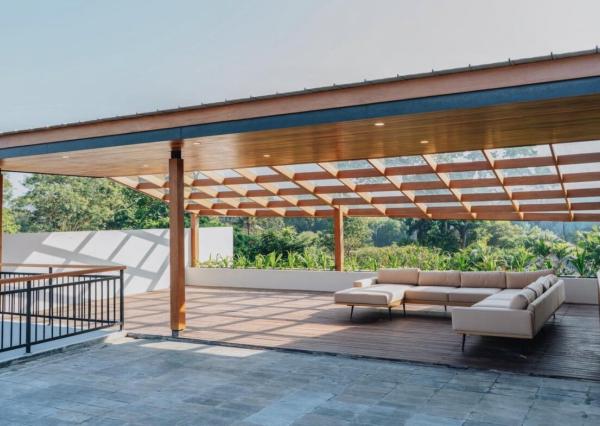 Nová moderná trojspálňová vila so strešnou terasou v Canggu