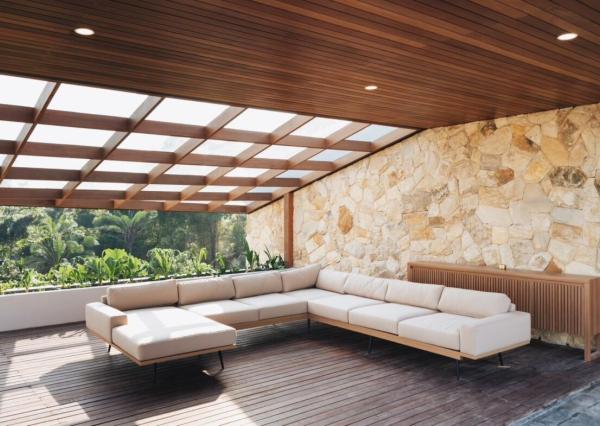 Nová moderná trojspálňová vila so strešnou terasou v Canggu