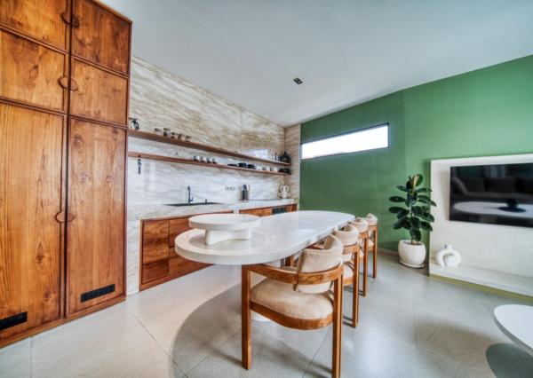 Tropická vila s 3 spálňami a strešnou terasou v Tumbak Bayuh