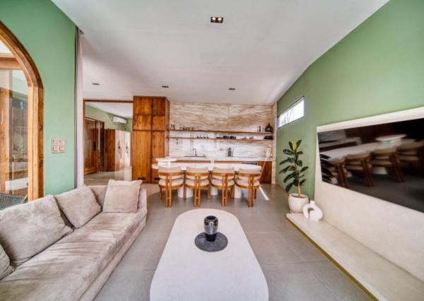 Tropická vila s 3 spálňami a strešnou terasou v Tumbak Bayuh