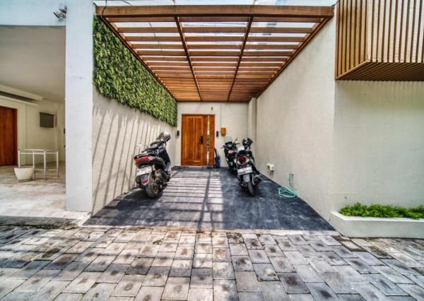 Tropická vila s 3 spálňami a strešnou terasou v Tumbak Bayuh