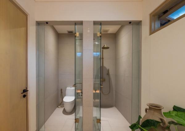 Pokojná moderná dvojspálňová vila so záhradou v Buduk