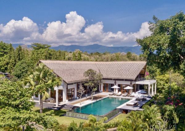 Plážová vila na útese s výhľadom na oceán v severnom Bali