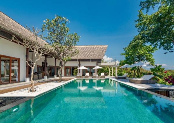 Plážová vila na útese s výhľadom na oceán v severnom Bali