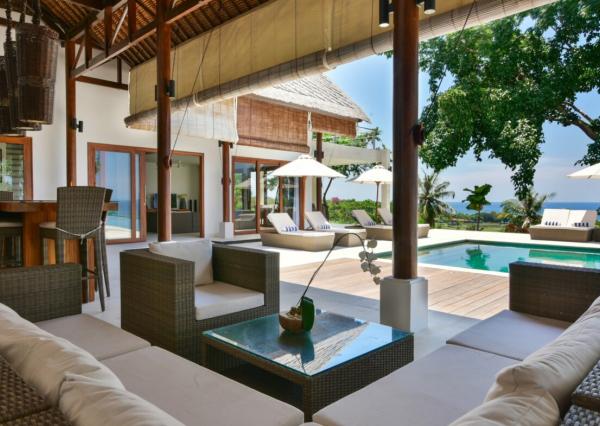 Plážová vila na útese s výhľadom na oceán v severnom Bali