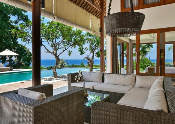 Plážová vila na útese s výhľadom na oceán v severnom Bali