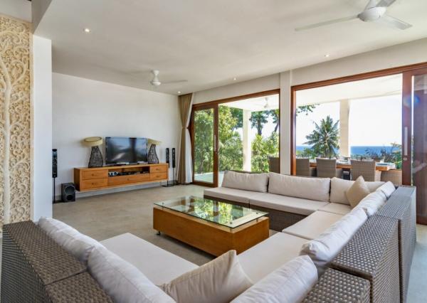 Plážová vila na útese s výhľadom na oceán v severnom Bali