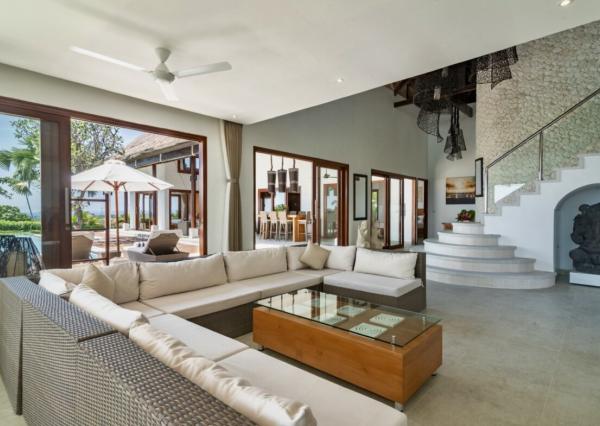 Plážová vila na útese s výhľadom na oceán v severnom Bali