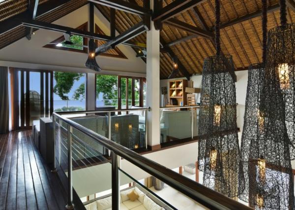 Plážová vila na útese s výhľadom na oceán v severnom Bali