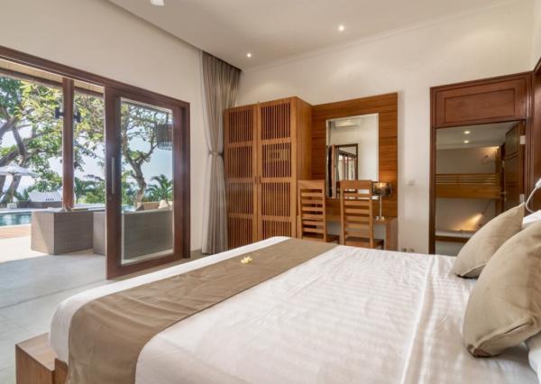 Plážová vila na útese s výhľadom na oceán v severnom Bali