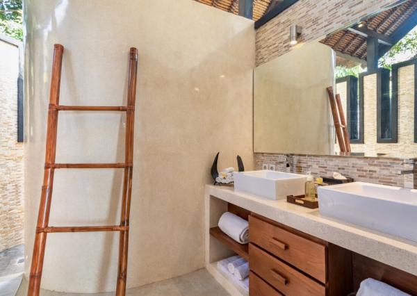 Plážová vila na útese s výhľadom na oceán v severnom Bali