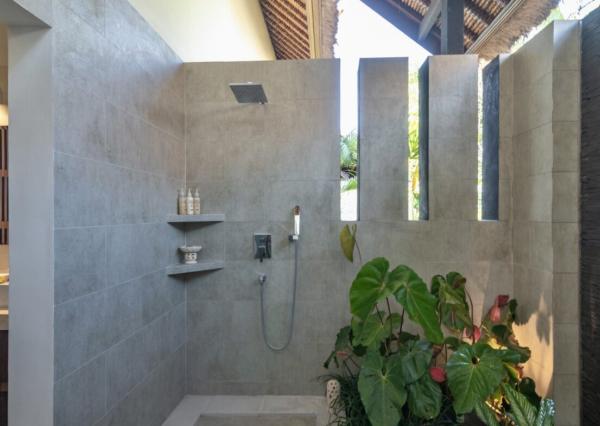 Plážová vila na útese s výhľadom na oceán v severnom Bali